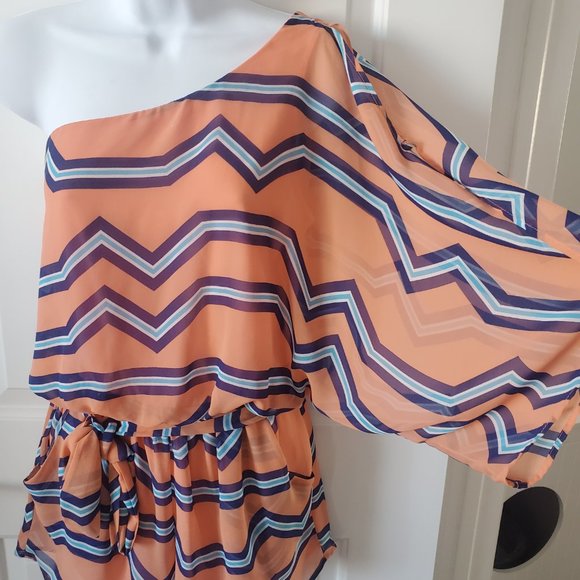 Fun Asos One-Sleeve Patterned Romper, with pockets! Size M - Picture 4 of 7